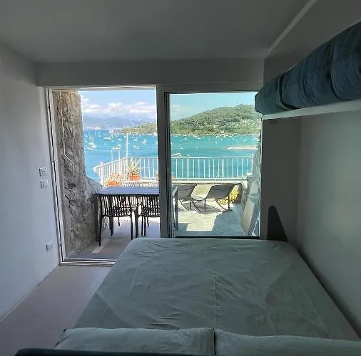 شقة Seafront Rooftop Flat W/ Terrace بورتوفينيري