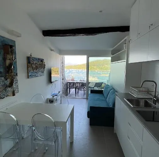 Seafront Rooftop Flat W/ Terrace